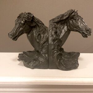 Shabby Chic Equestrian Resin Horse Bookends - Black. Slight Damage - PLEASE READ